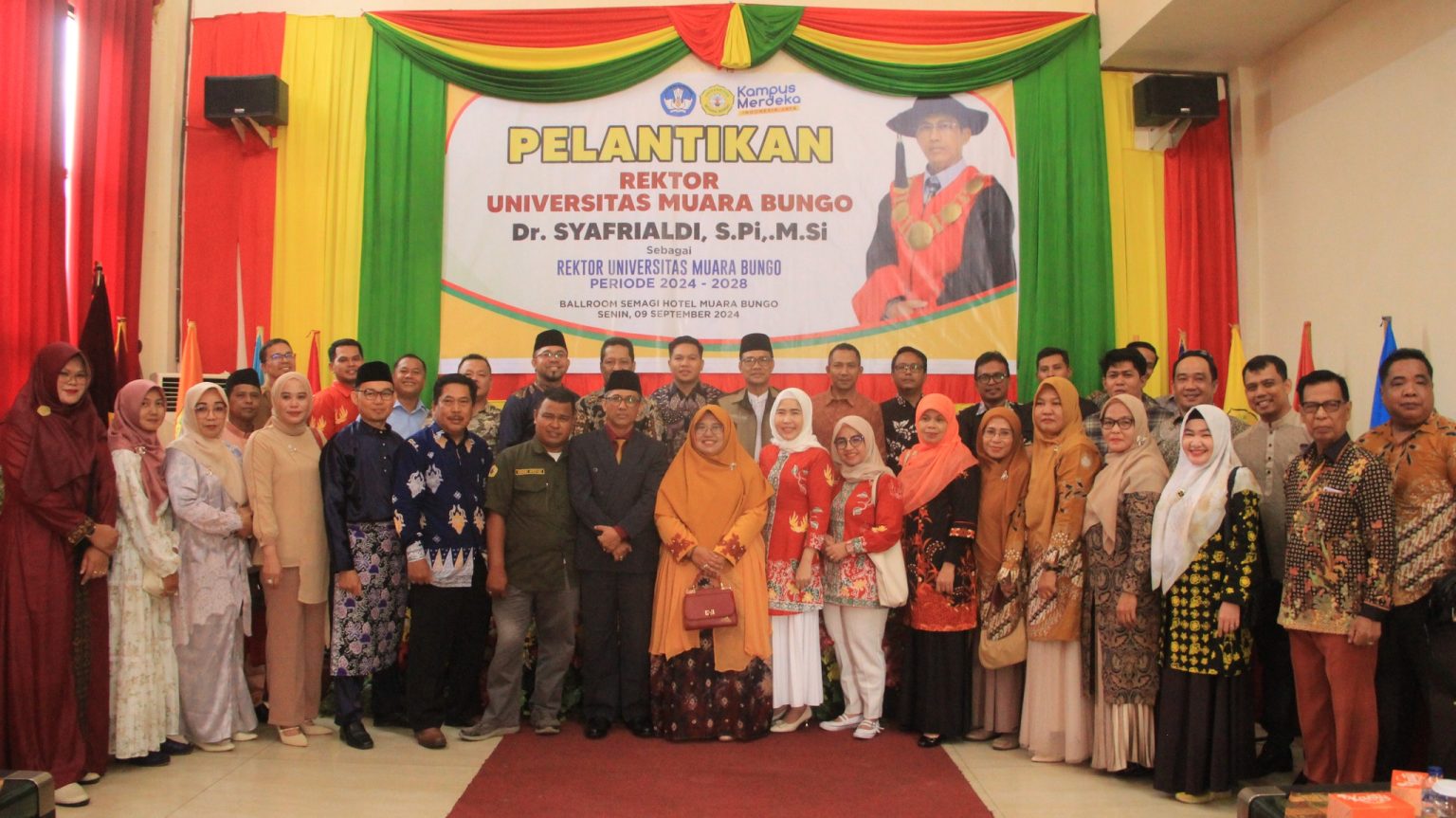 Pelantikan Dr. Syafrialdi, M.Si. sebagai Rektor Baru Universitas Muara Bungo Periode 2024-2028
