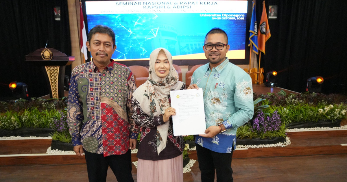 Kaprodi Ilmu Pemerintahan UMB Terima Sepuluh Penghargaan Rakernas KAPSIPI-ADIPSI 2025